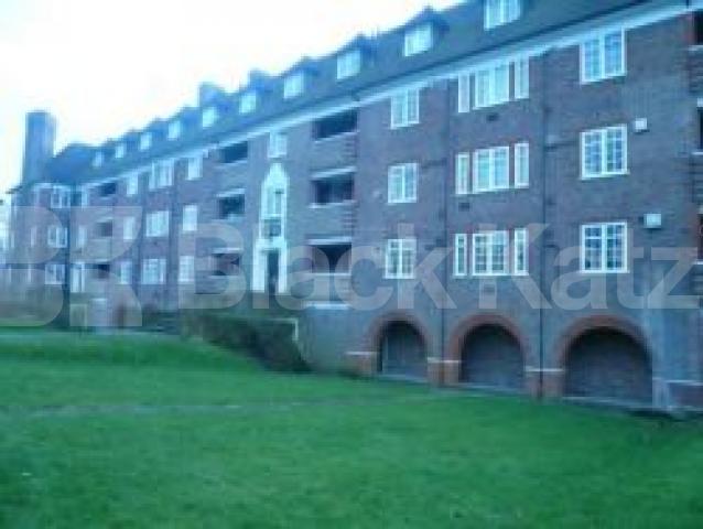 			2 Bedroom, 1 bath, 1 reception Flat			 Lyttleton Road, EAST FINCHLEY